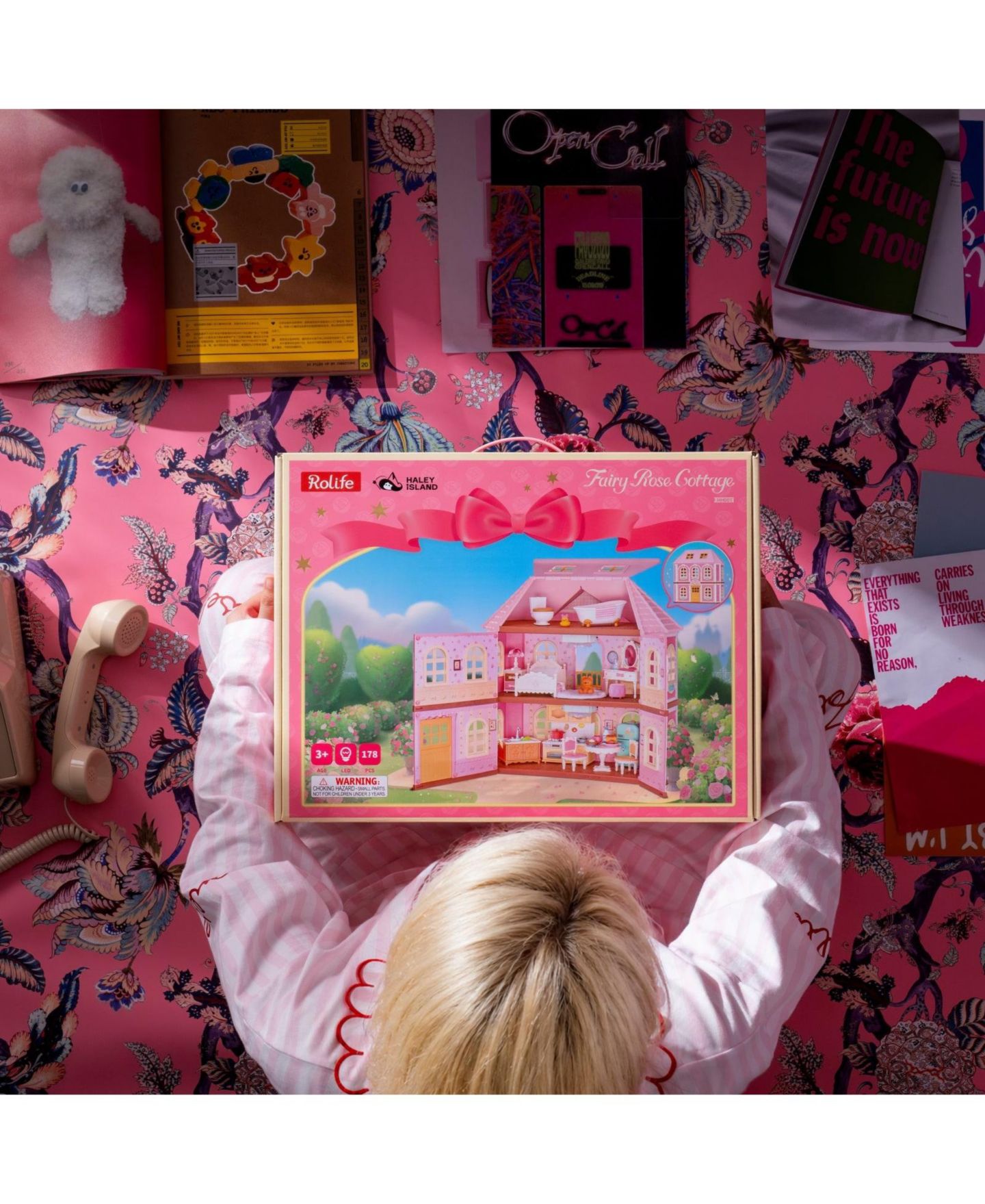 Детские аксессуары для кукол Robotime Fairy Rose Cottage 3-Story Wood Dollhouse with LED Lighting, 14 Furniture Accessories, Ages 3+ — фото 7