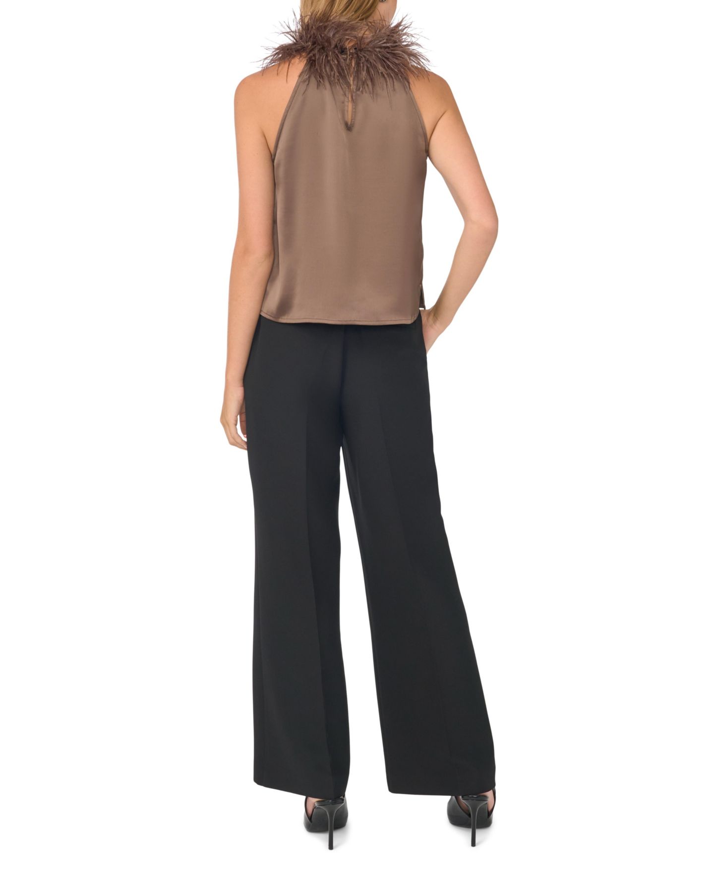 Женский топ Vince Camuto Sleeveless Satin Feather Neck Halter, цвет: Мокко латте — фото 5