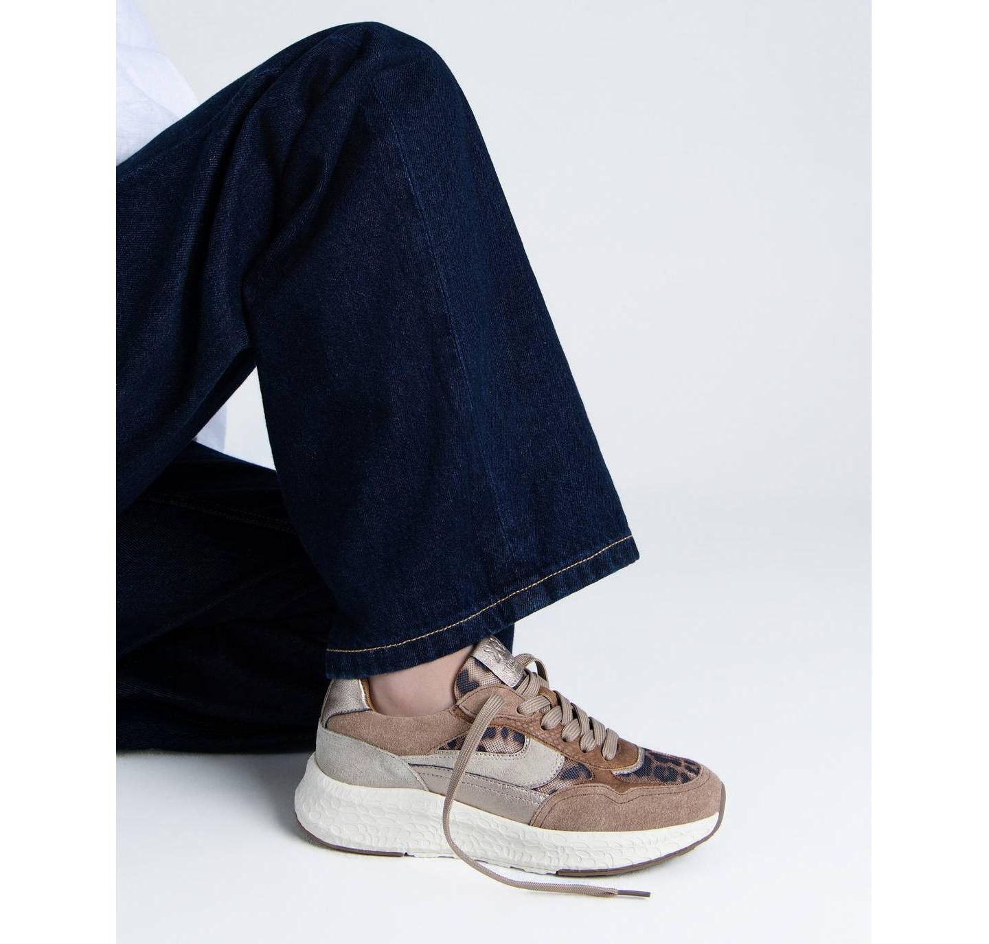 Женские кроссовки XTI Faux Suede, цвет: Бежевый — фото 2