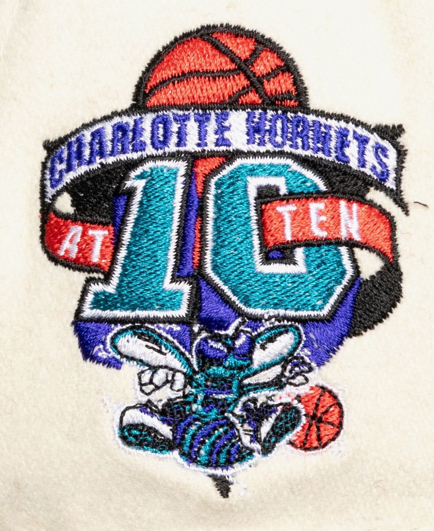 Кепка Mitchell & Ness Cream Charlotte Hornets Cream Team Pro Adjustable Hat — фото 4