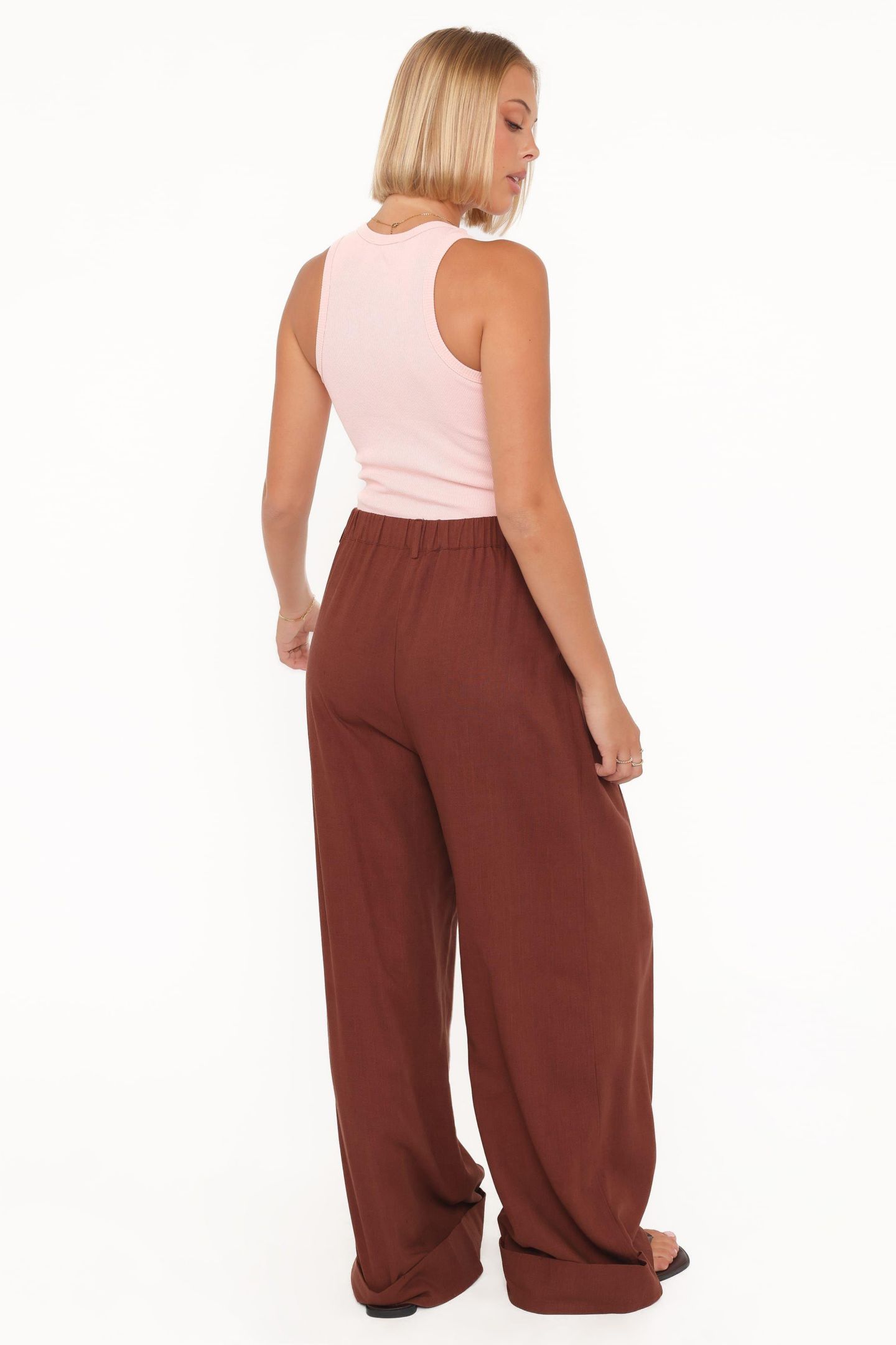 Женские брюки Petal and Pup Elinor High-Rise Wide-Leg Cuffed Linen-Blend, цвет: Коричневый — фото 4