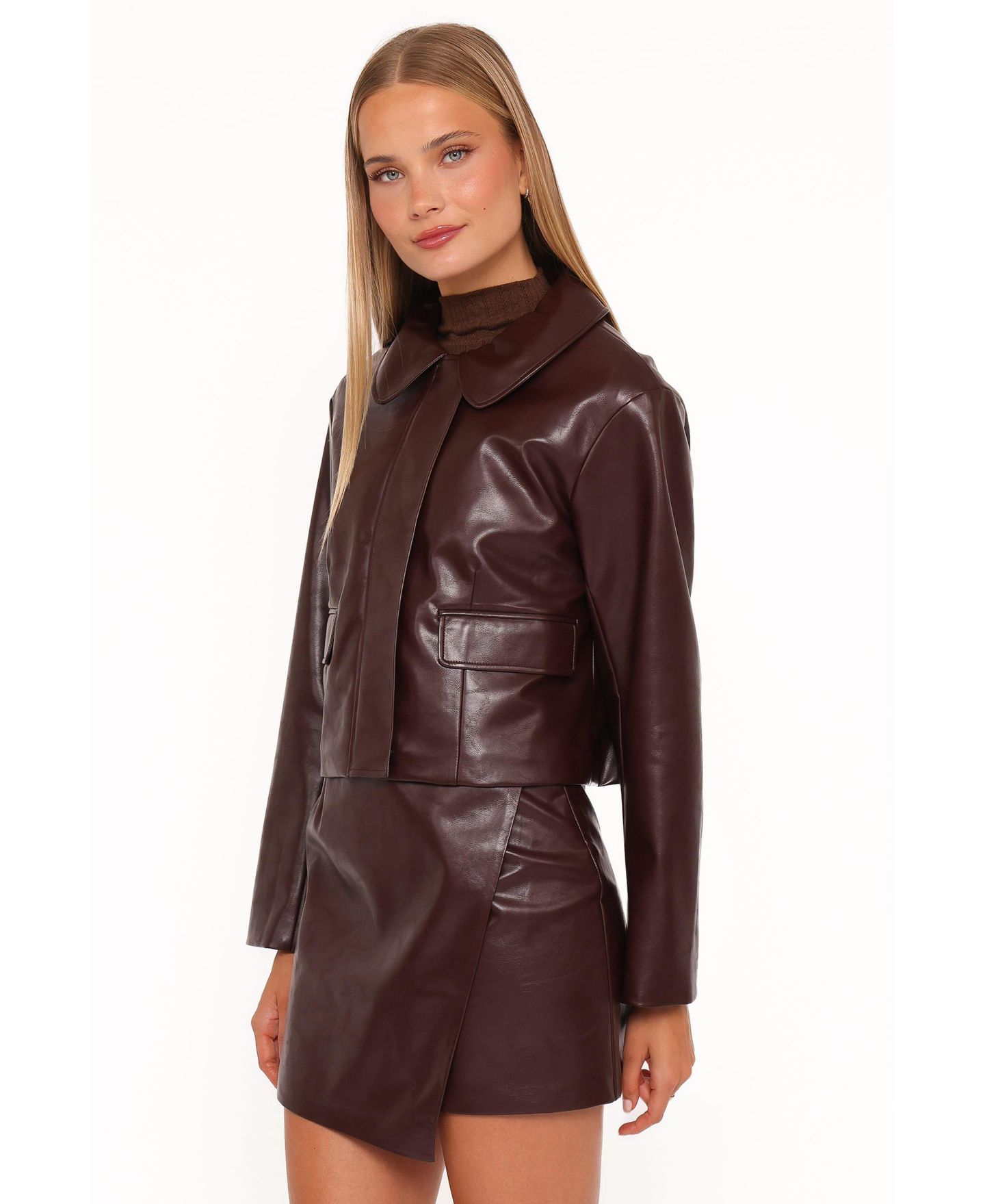 Женская куртка Petal and Pup Haylie Crop Faux Leather, цвет: Бордовый — фото 2