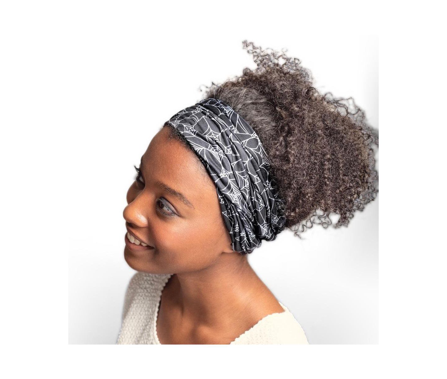 Детские аксессуары для волос Headbands of Hope Luxe Reversible Tube Turban Spider-Web Print Nine-Way Wear Headband, цвет: Чёрный / Белый — фото 2