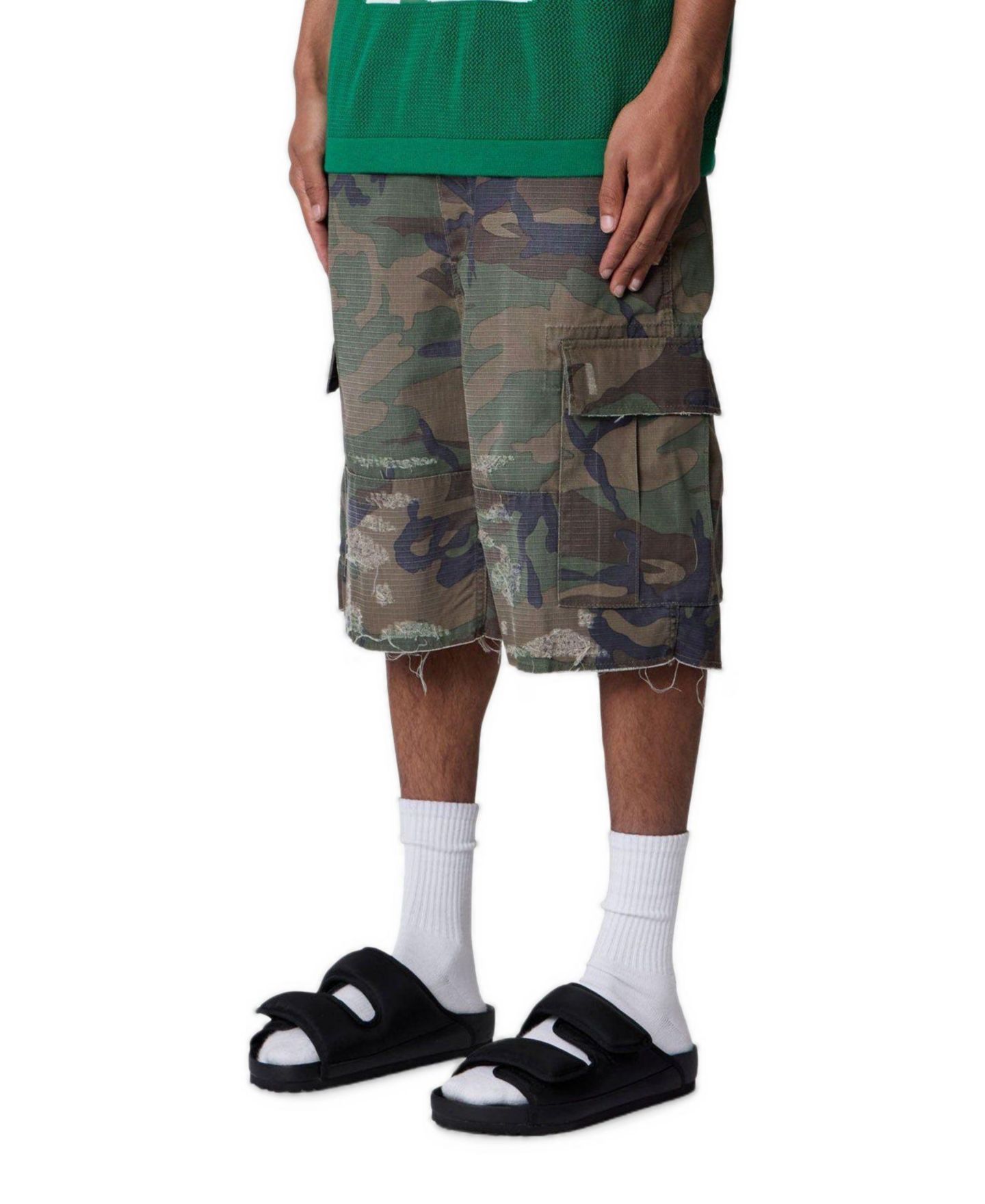 Мужские шорты mnml Baggy Distressed Camo Cargo, 10" Inseam, цвет: Зелёный — фото 2