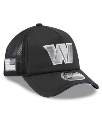 Men's Black Washington Commanders 2026 Salute To Service Apex 9FORTY Adjustable Trucker Hat