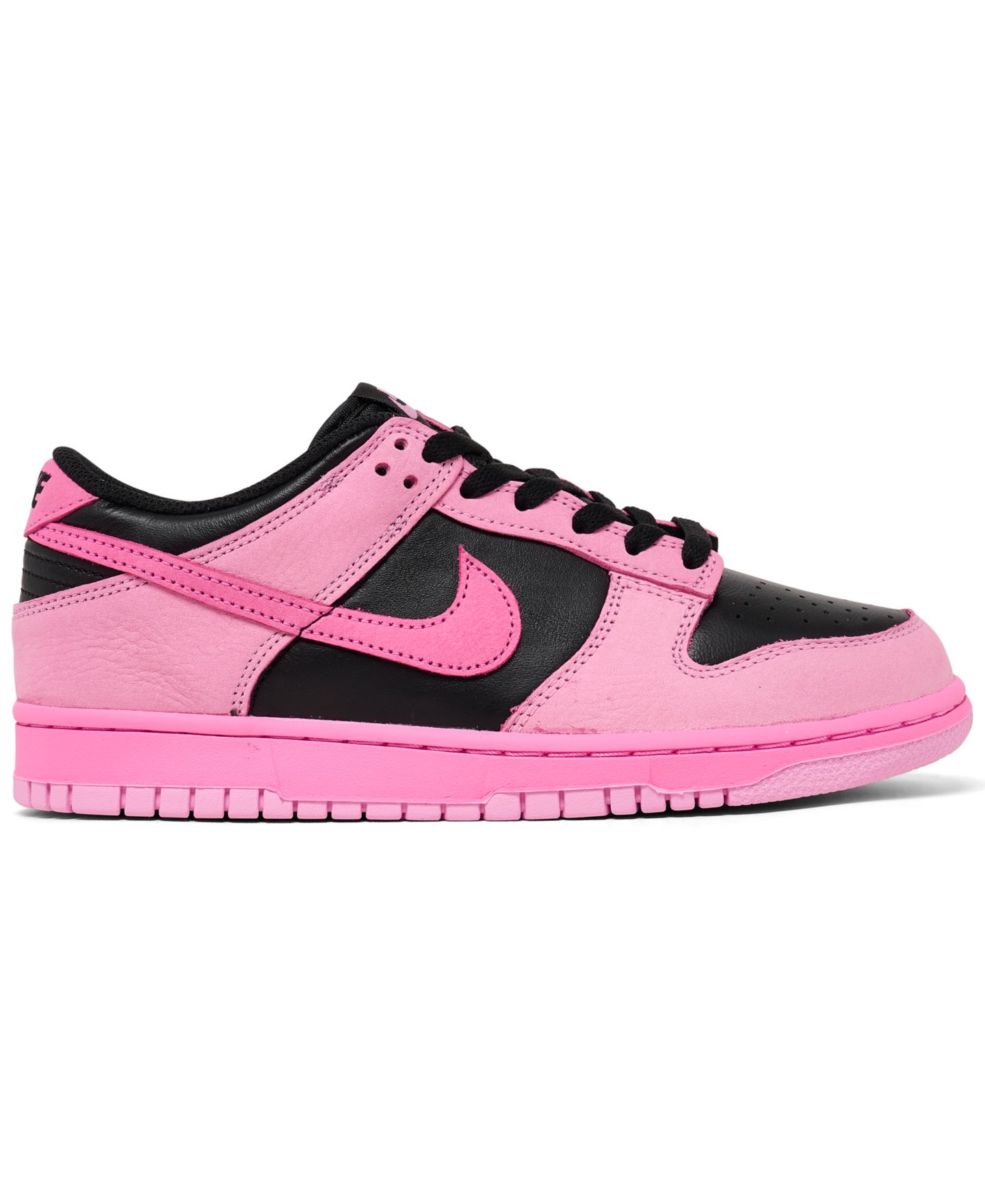 Кроссовки Nike Dunk Low SE Lifestyle Sneakers from Finish Line для мальчиков, цвет: Розовый / Чёрный — фото 2