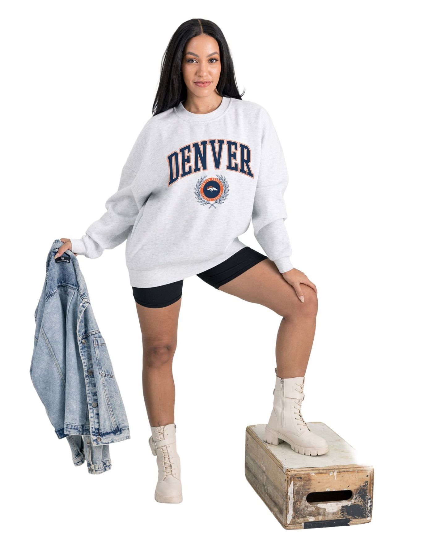 Женская толстовка Gameday Couture Ash Denver Broncos Traditional Logo Oversized Premium Fleece Pullover — фото 2