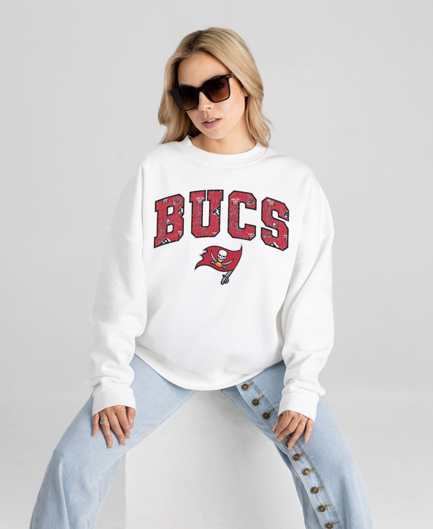 Женская толстовка Gameday Couture White Tampa Bay Buccaneers Sweet Play Oversized Premium Drop Shoulder — фото 1