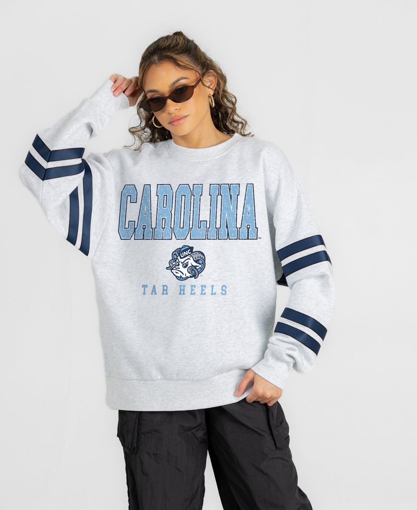 Женские толстовки Gameday Couture Ash North Carolina Tar Heels Stadium Stripes Oversized Fleece — фото 1