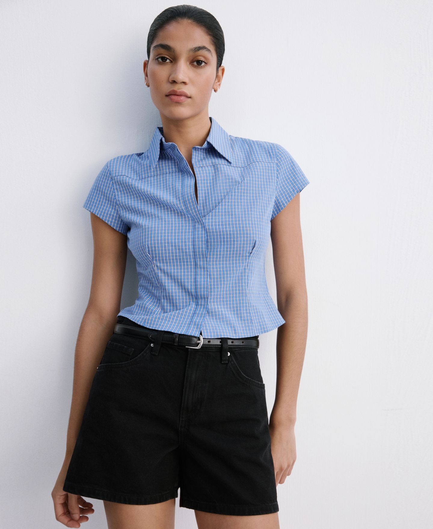 Женские шорты Mango Zoey Straight-Fit Denim, 3.94" Inseam, цвет: Чёрный джинсовый — фото 4