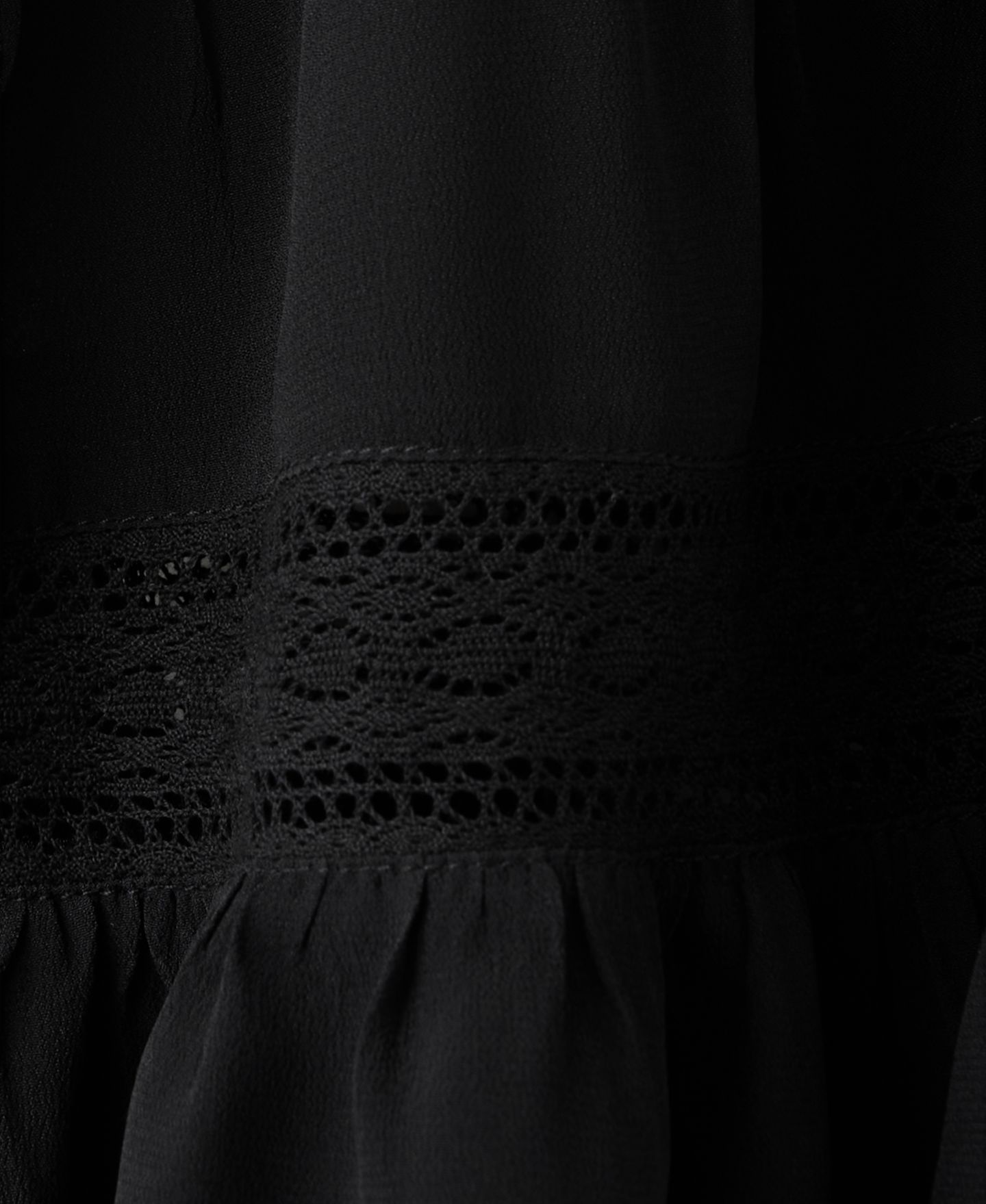 Женская блузка Mango Short-Sleeve Lace-Trim V-Neck, цвет: Чёрный — фото 5