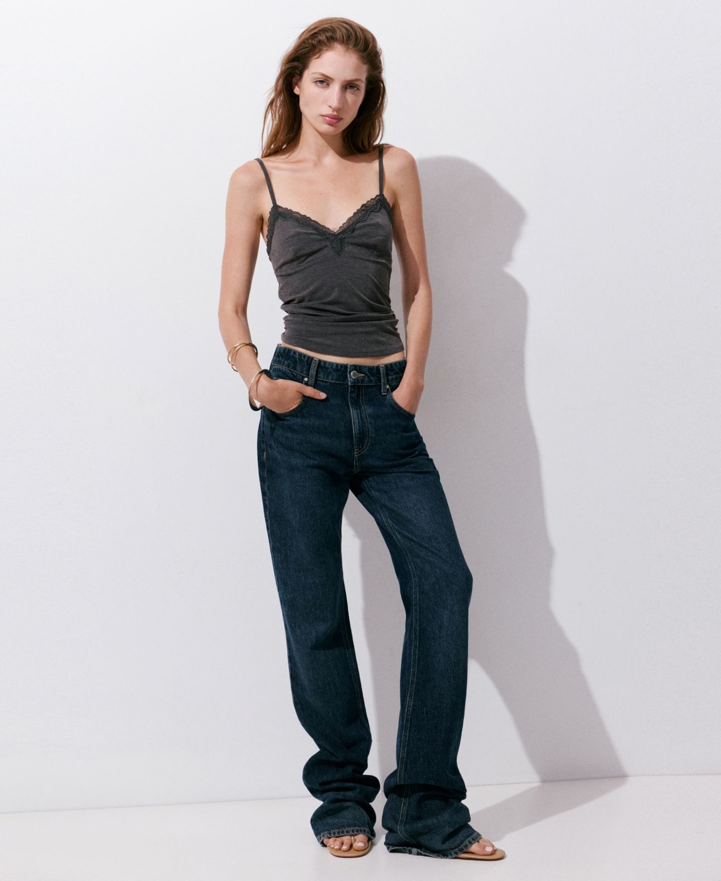 Женский топ Mango V-Neck Lace Sleeveless, цвет: Серый — фото 2