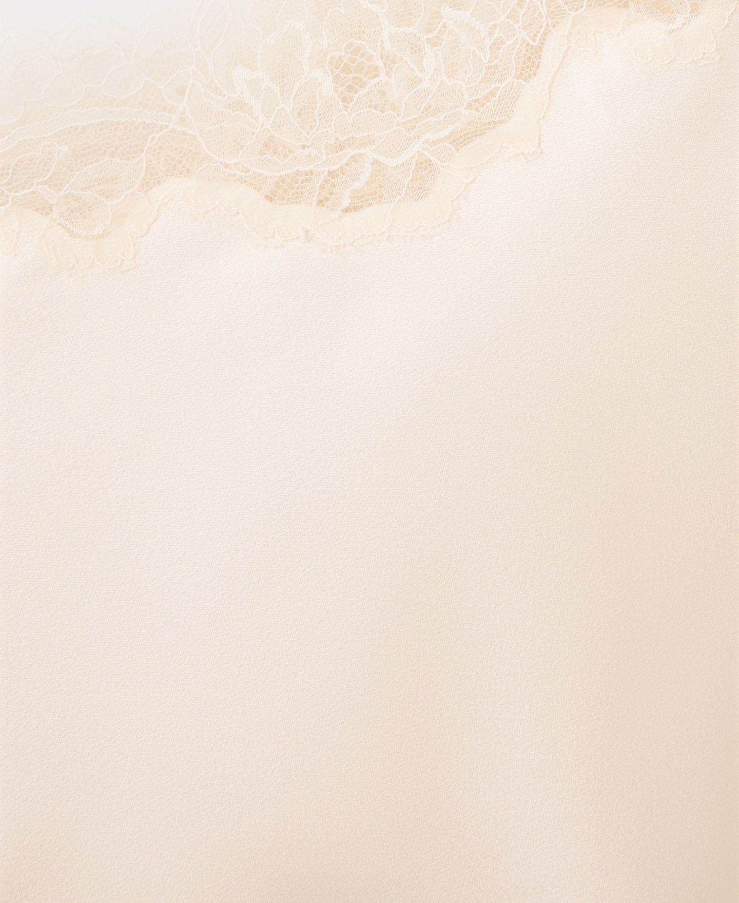 Женская блузка Mango One-Shoulder Satin Lace, цвет: Экрю — фото 4