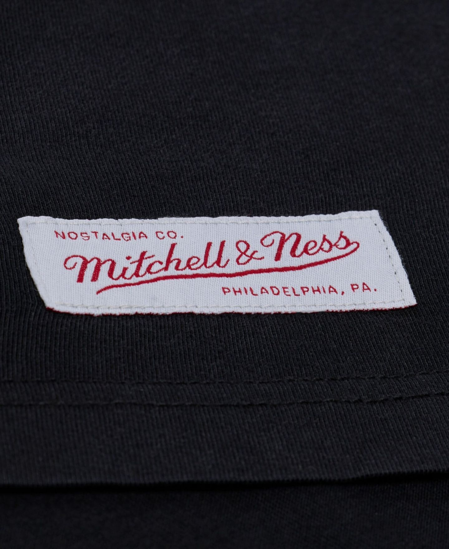 Мужская футболка Mitchell & Ness Black New Orleans Saints Core Essentials Micro Logo — фото 4