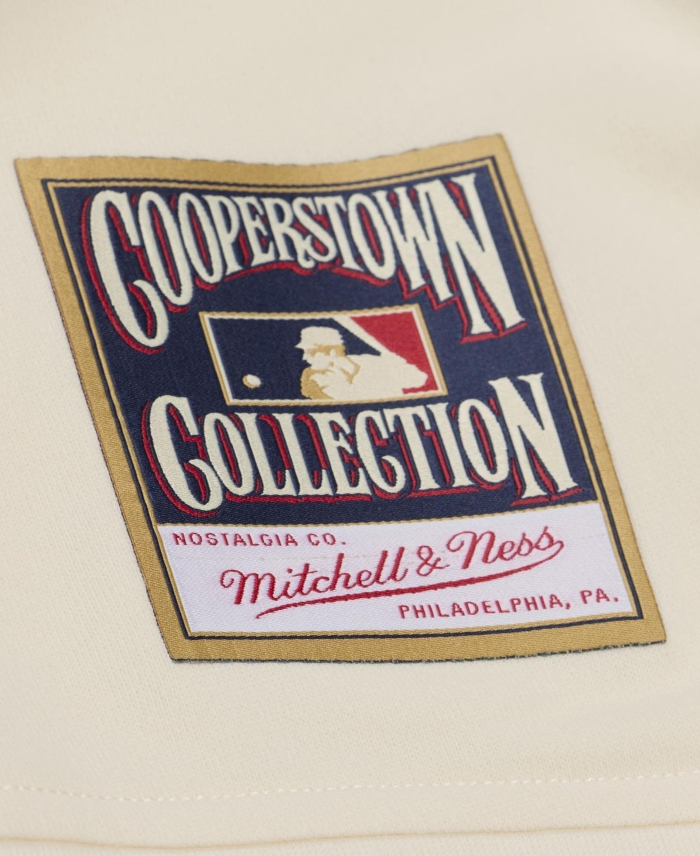 Женский свитер Mitchell & Ness Mitchell Ness Cream New York Yankees Name & Number Pullover — фото 6