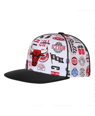 Big Boys' and Girls' White Chicago Bulls Piped Up Snapback Hat