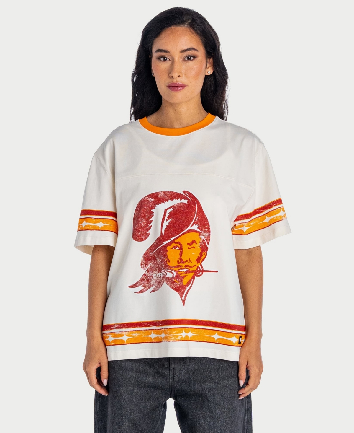 The Wild Collective Women's Cream Tampa Bay Buccaneers Oversized Established Boyfriend T-Shirt - Cream