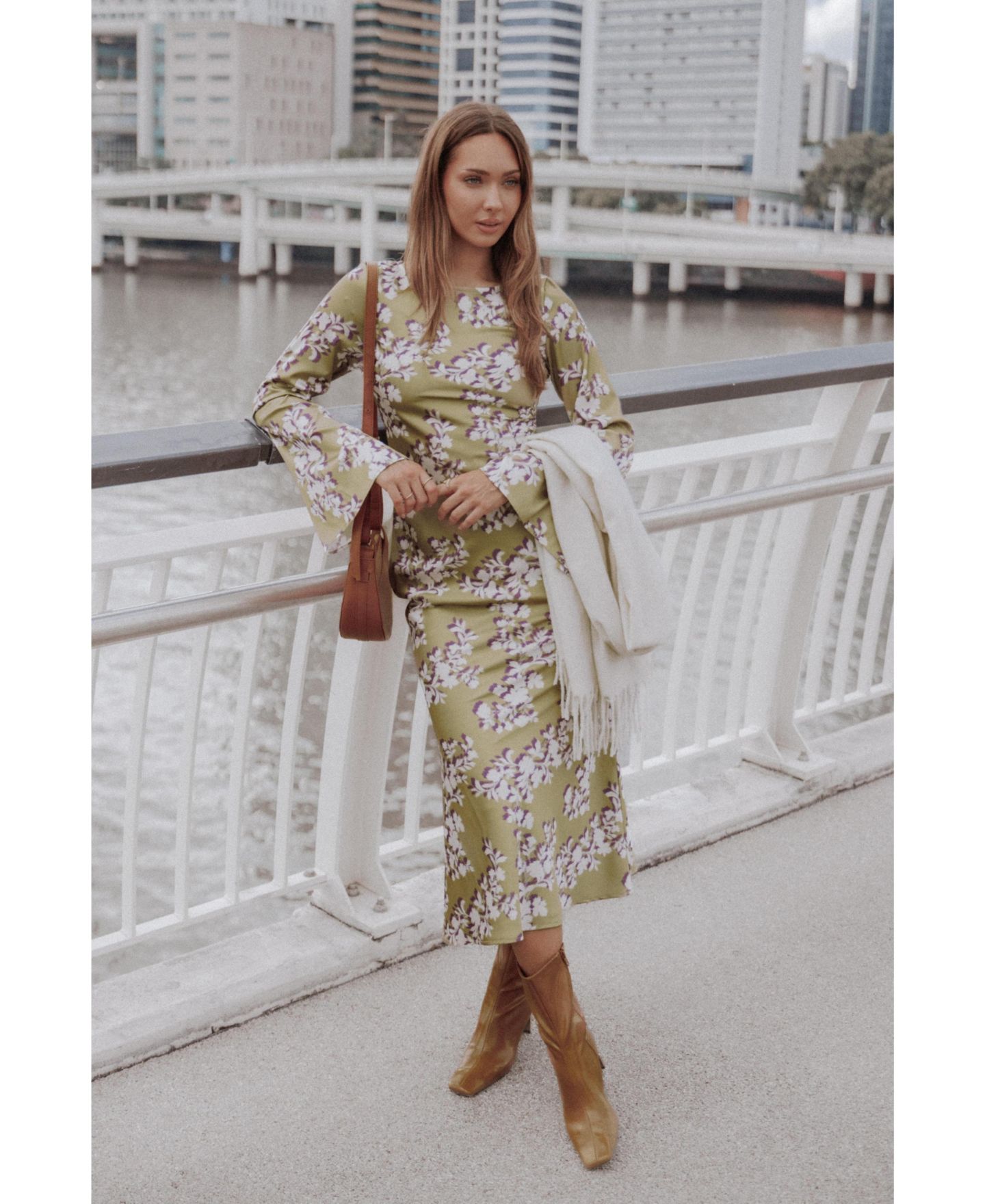 Женское платье Petal and Pup Maia Long Sleeve Maxi Floral, цвет: Зелёный с принтом — фото 7