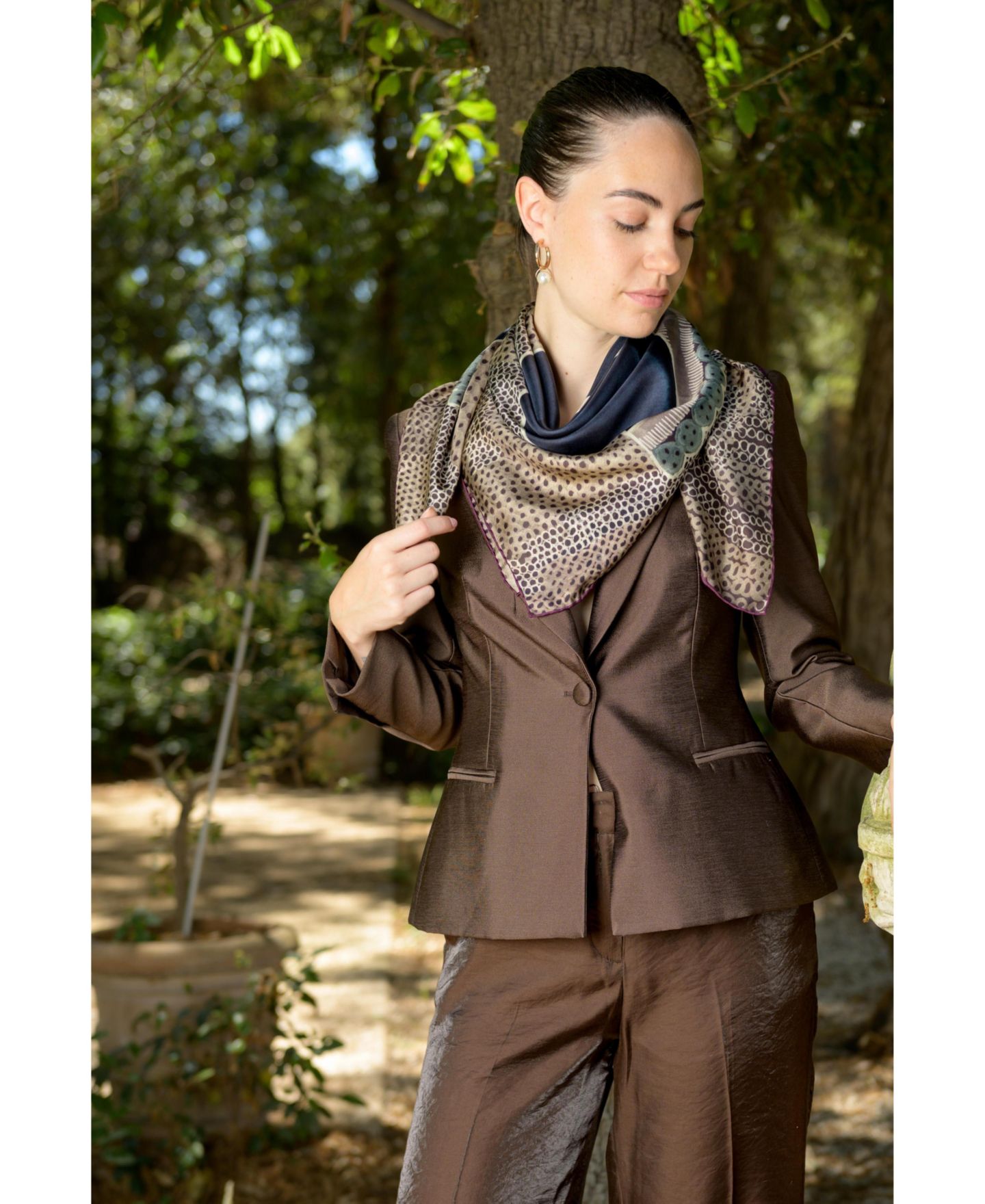 Женский шарф Elizabetta Calinda Silk Twill Square Hand-Rolled Hems, цвет: Коричневый — фото 6