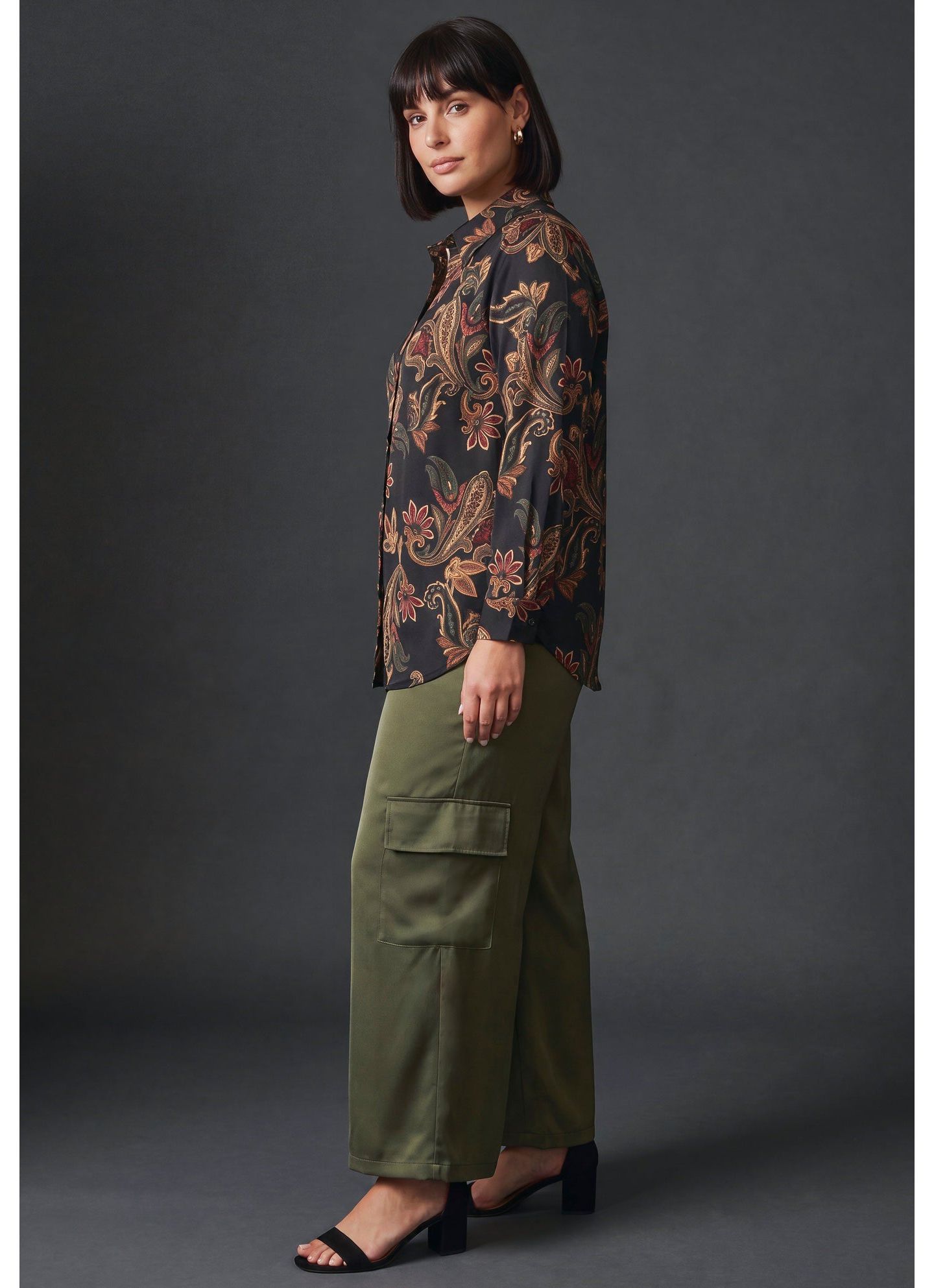Женские брюки Avenue Cece Satin Cargo, цвет: Оливковый зелёный — фото 4