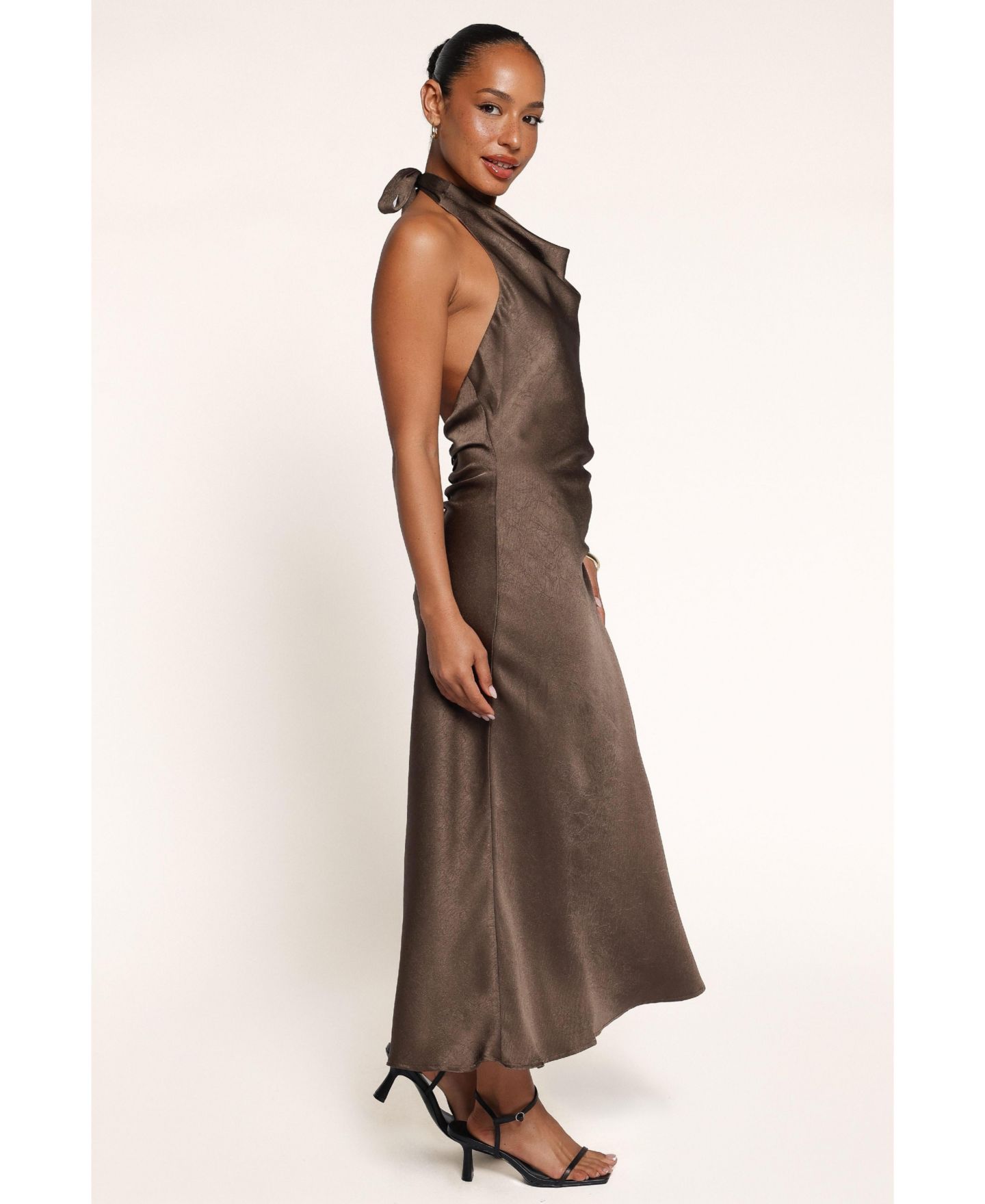 Женское платье Petal and Pup Briellen Cowl Halter Ruched Midi, цвет: Оливковый — фото 3