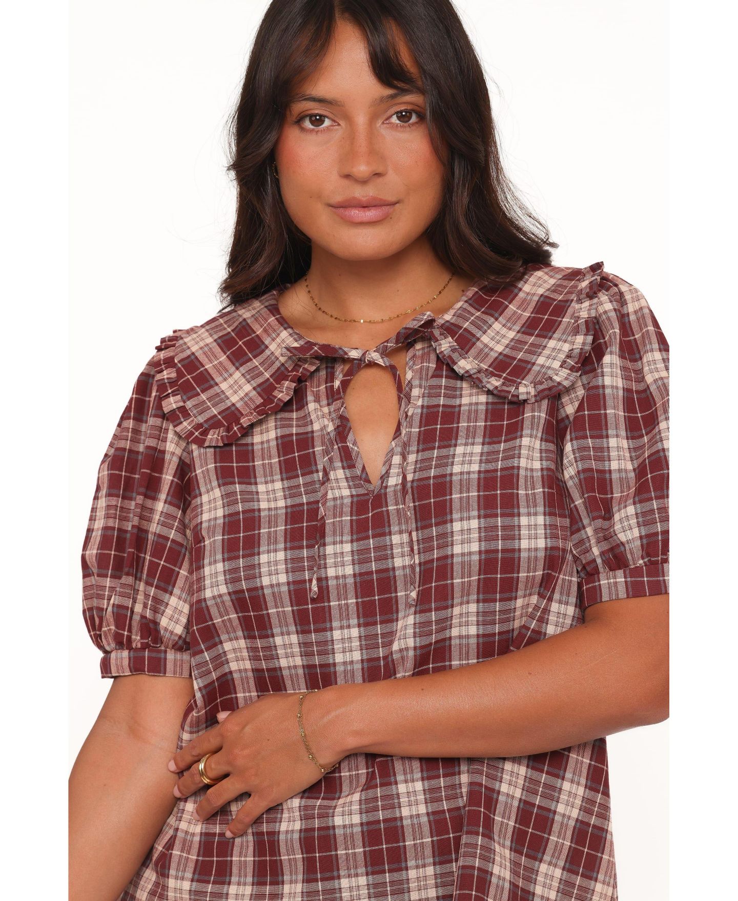 Женская блузка Petal & Pup Evandri Plaid Frill-Collar, цвет: Бордовый клетчатый — фото 6
