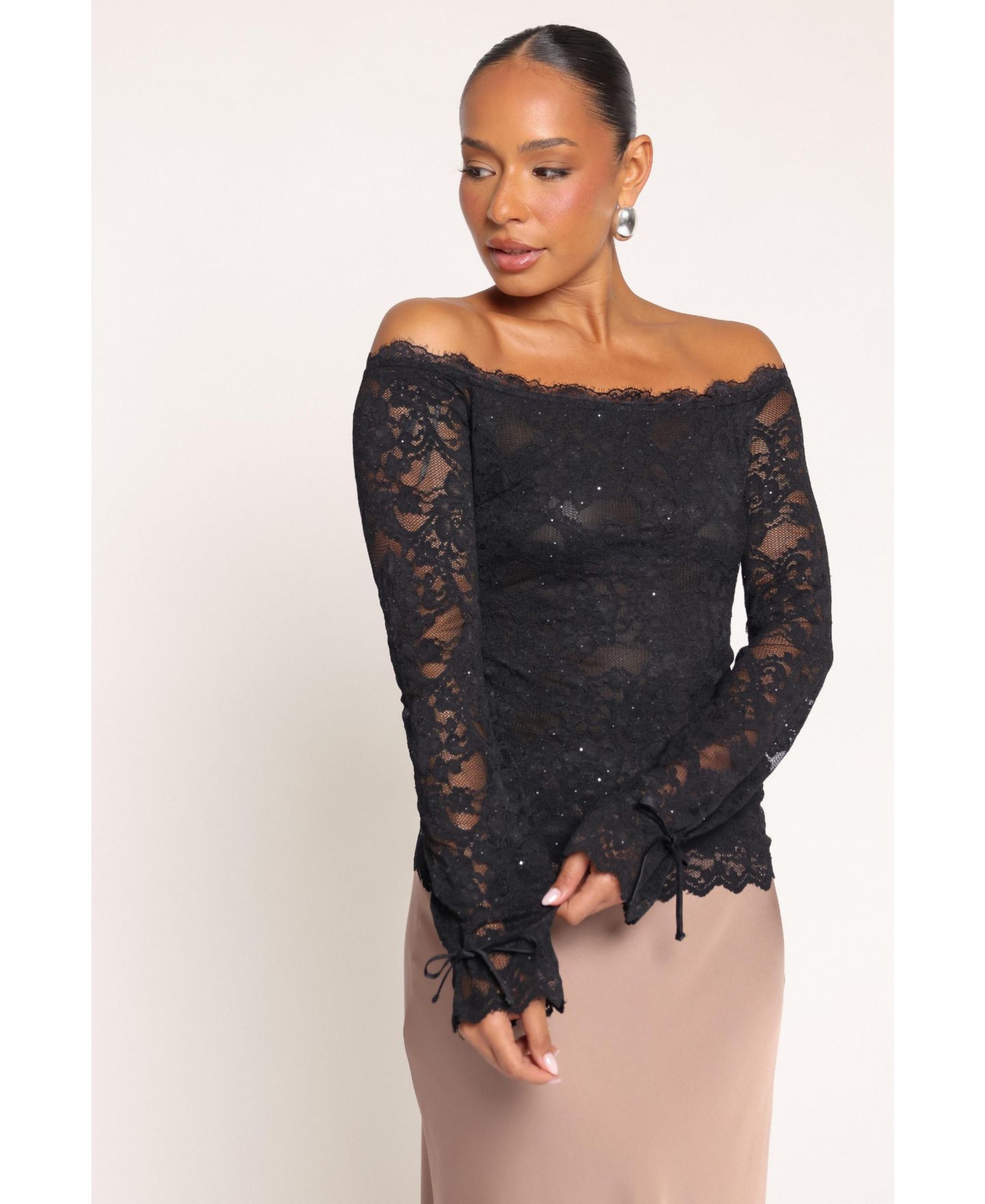 Женский топ Petal and Pup Barbara Off-Shoulder Long-Sleeve Lace, цвет: Чёрный — фото 1