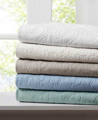 quilted bed blankets