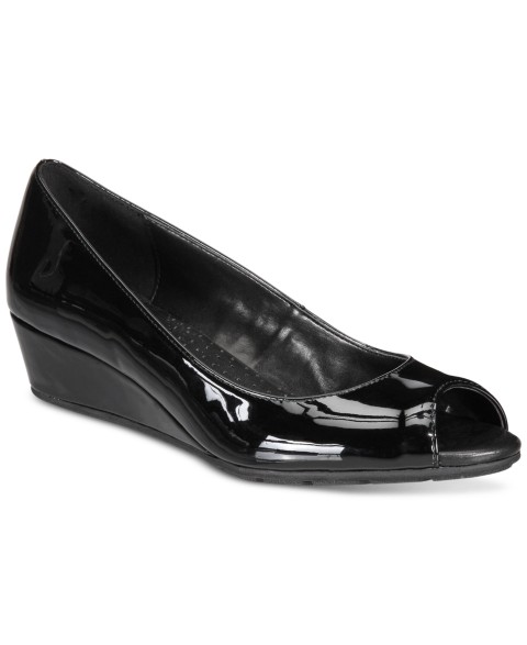 Женские лоферы Bandolino Women's Candra Low Wedge Peep Toe Dress Pumps