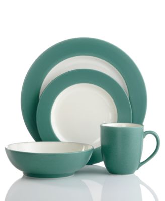 Noritake - "Colorwave Graphite Rim" 4 Piece Place Setting