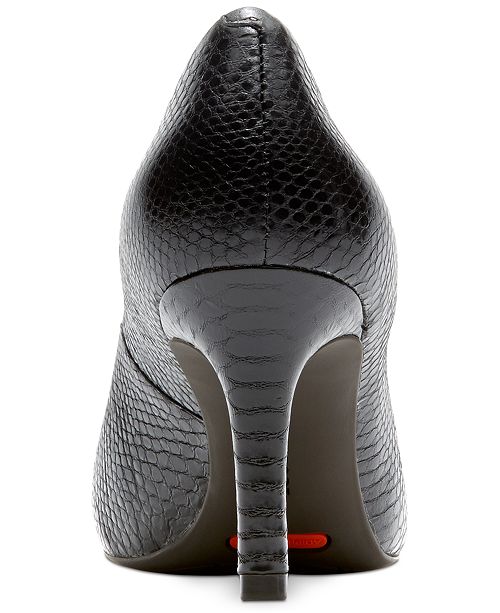 total motion pointed toe pump