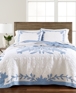 Quilt sets for simple bedroom decor. Calming essentials