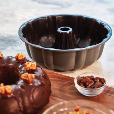 Calphalon Signature Ceramic Crown Bundt Cake Pan