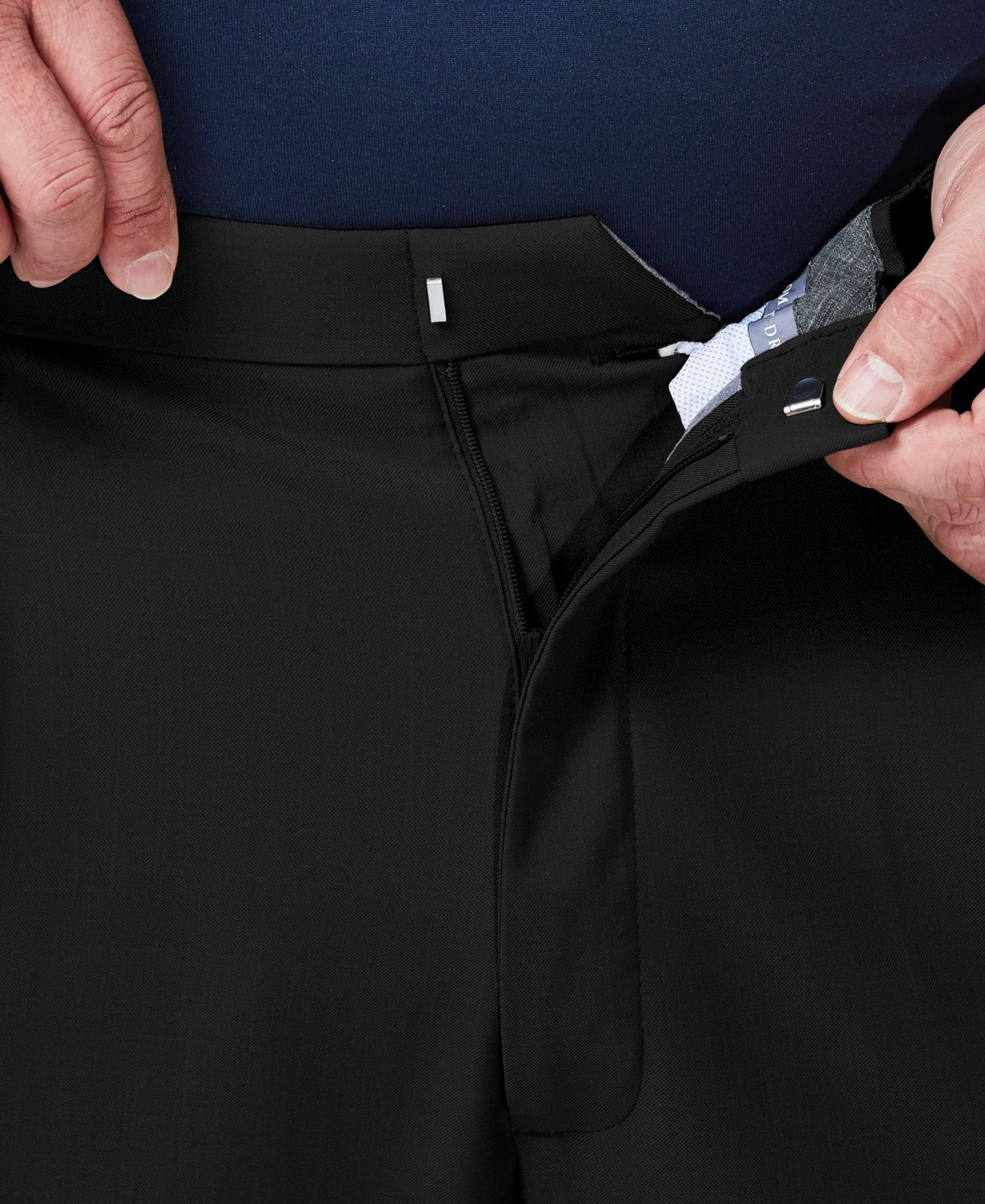 Мужские брюки Haggar Big & Tall Premium Comfort Stretch Classic-Fit Solid Pleated Dress Pants, цвет: Чёрный — фото 5