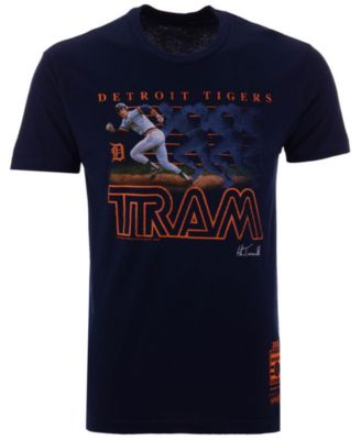 Mitchell & Ness - Men's Hall Of Fame Signature T-Shirt