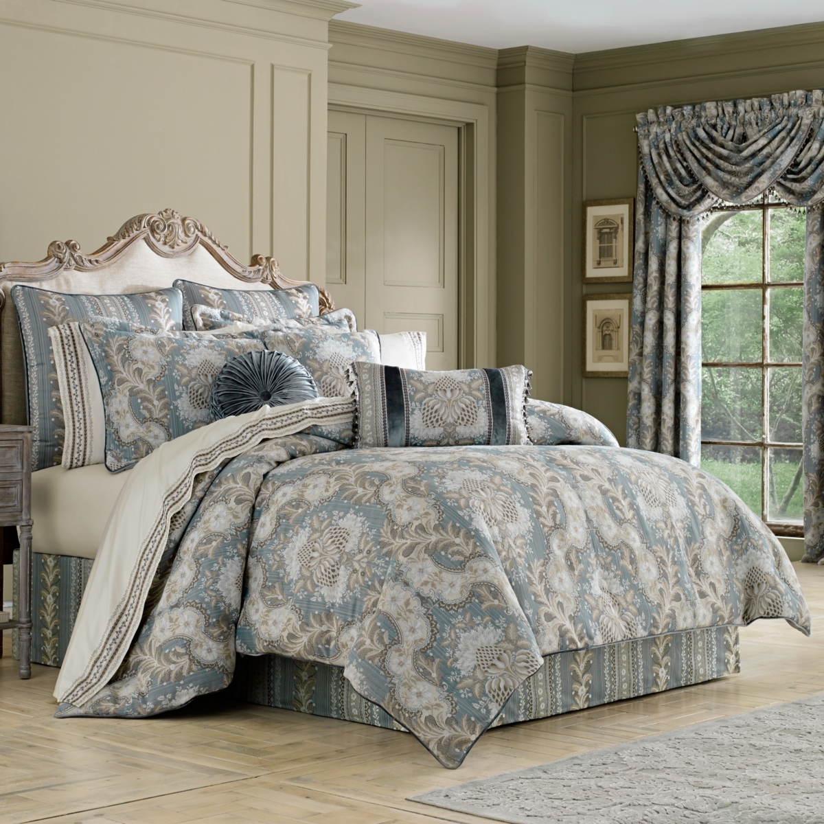 J Queen New York Crystal Palace Comforter Set, King Bedding