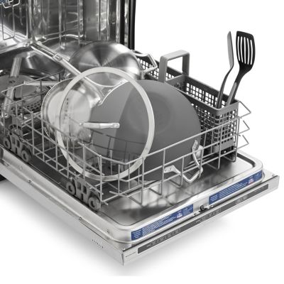 Signature Nonstick 12" Flat-Bottom Wok with Cover