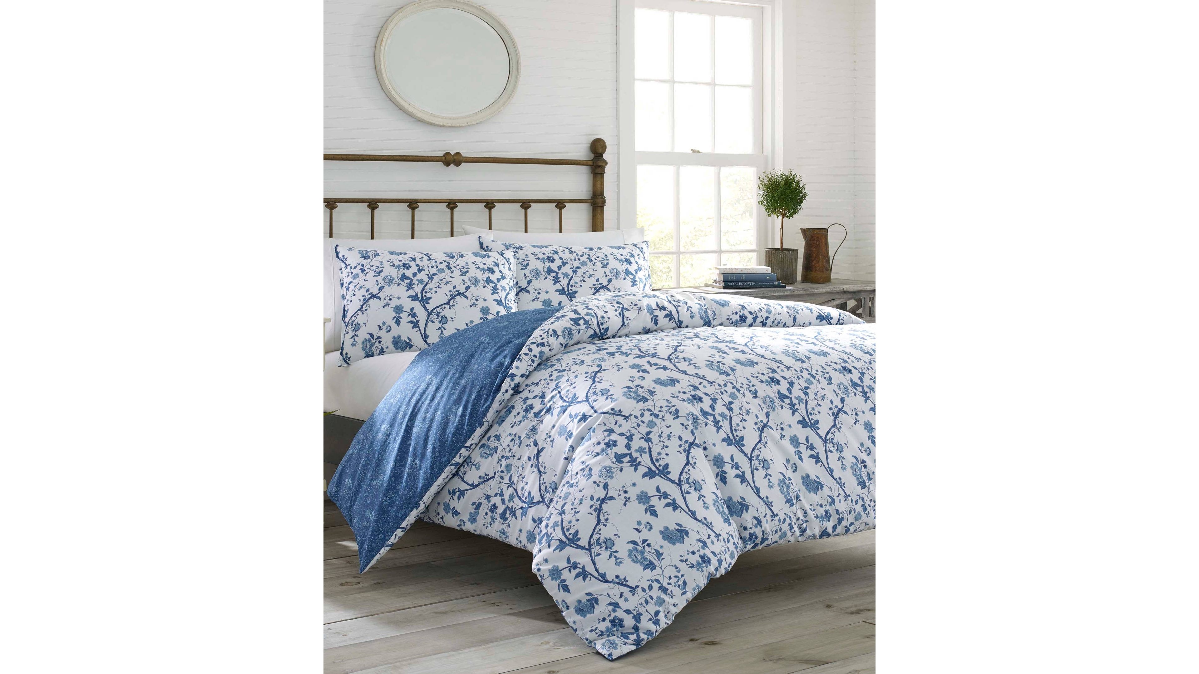 Laura Ashley Elise Reversible 3-Piece Duvet Cover Set, Full/Queen