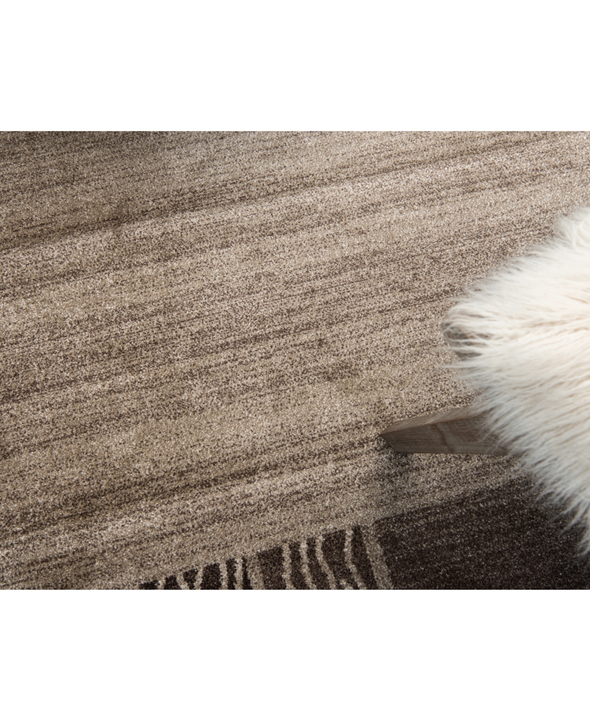 Bayshore Home Lyon Lyo1 7' x 10' Area Rug