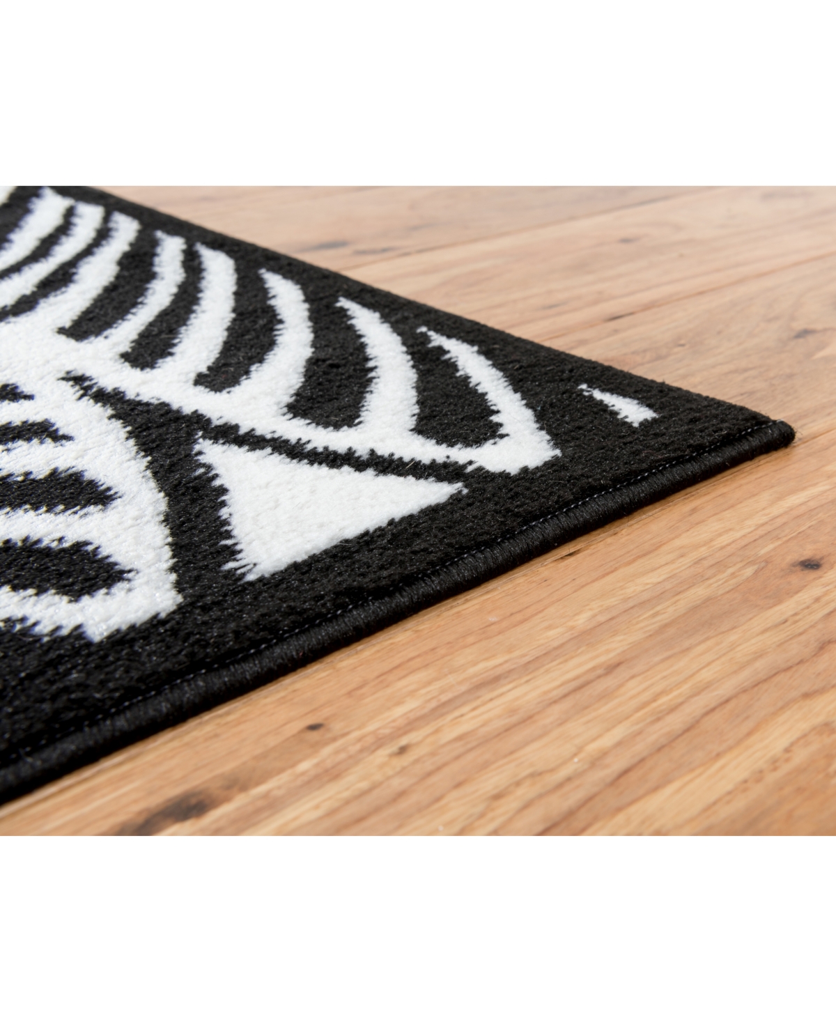Bayshore Home Politan Pol6Area Rug - Black