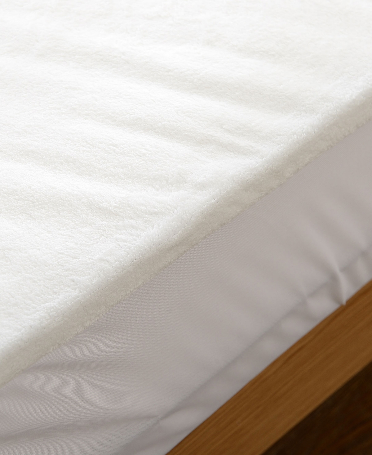 Cheer Velvet Plush Waterproof Mattress Protector