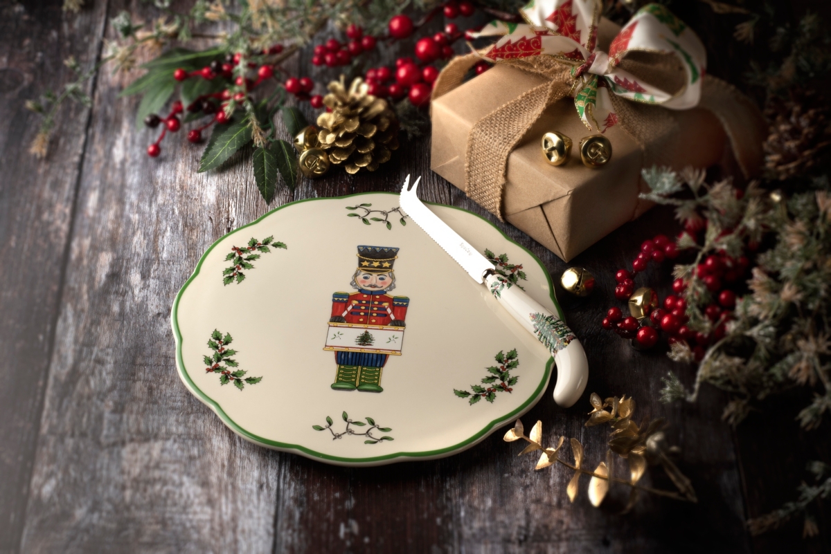 Spode Christmas Tree Nutcracker Cheese Plate With Knife In Green,multi