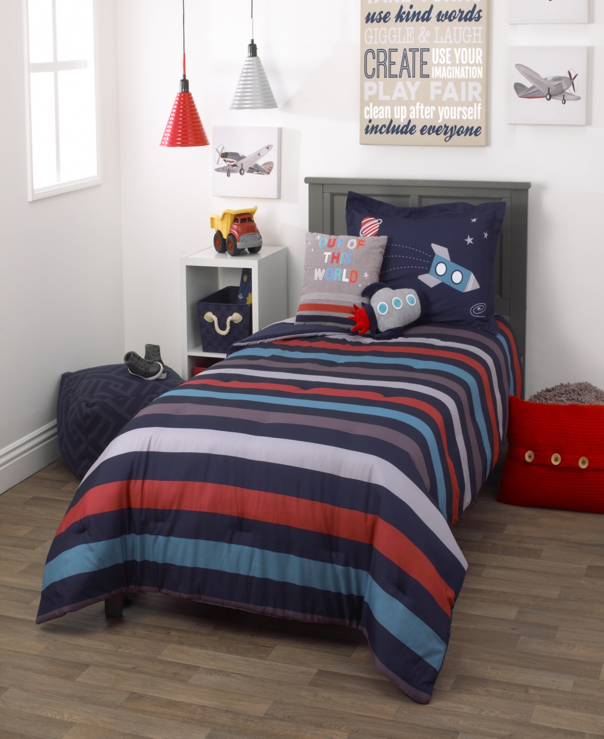 Everything Kids Out of this World 2-Piece Twin Bedding Set Bedding