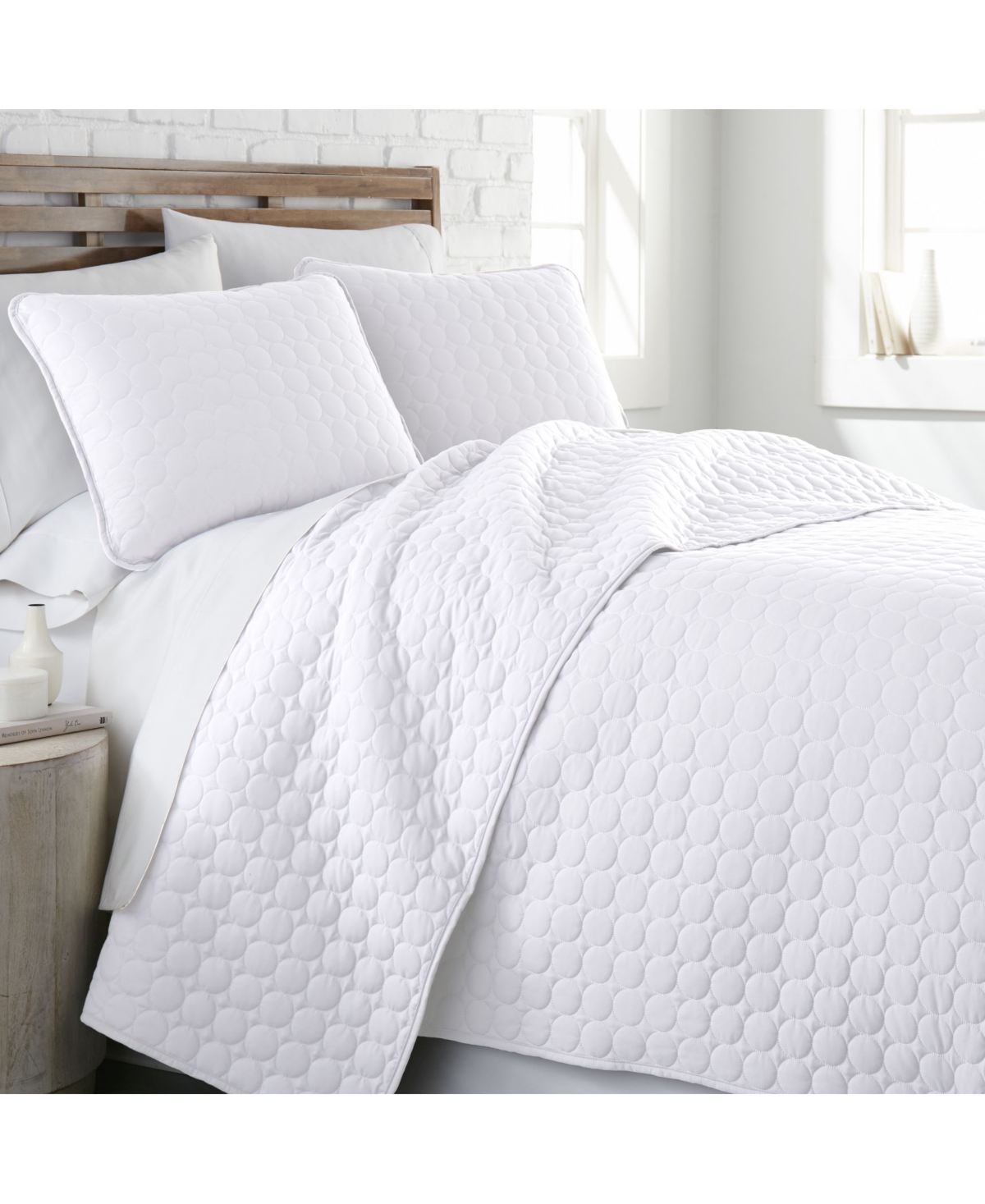 Southshore Fine Linens Ultra-soft Lightweight 3-piece Quilt And Sham Set, Twin/twin Xl In White