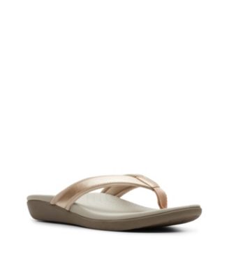 clarks gold flip flops