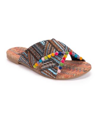 muk sandals