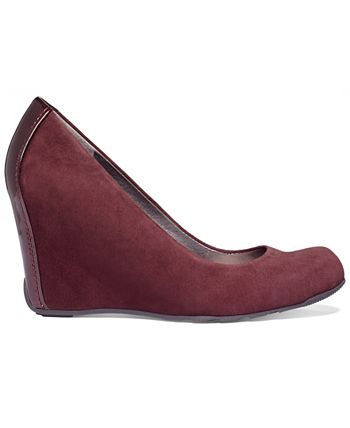 Kenneth cole reaction did u hotsell tell wedge pumps
