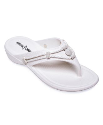 white gucci flip flop