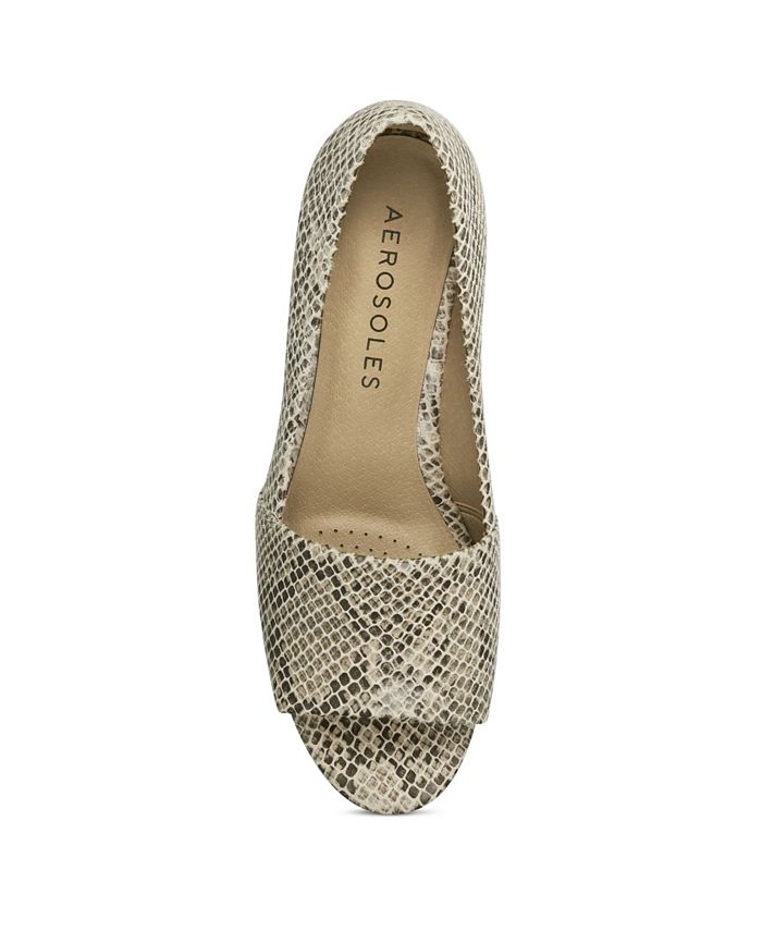 Aerosoles application clearance peep toe wedges