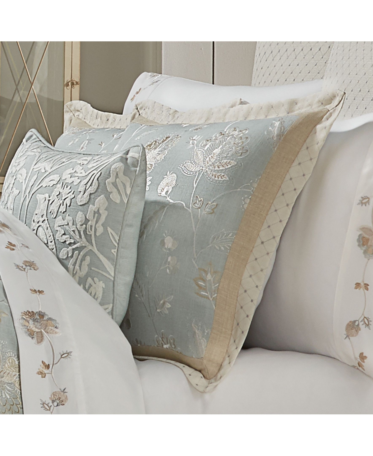 J Queen New York Garden View 4-pc. Comforter Set, Queen In Spa